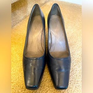Womens navy blue Aerosoles leather pump heels size 10